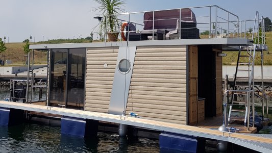 Campi 300 Houseboat